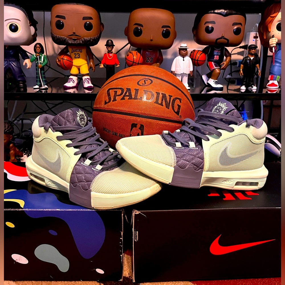 Nike LeBron Witness 8 Basketball Shoes Vapor Size 11.5